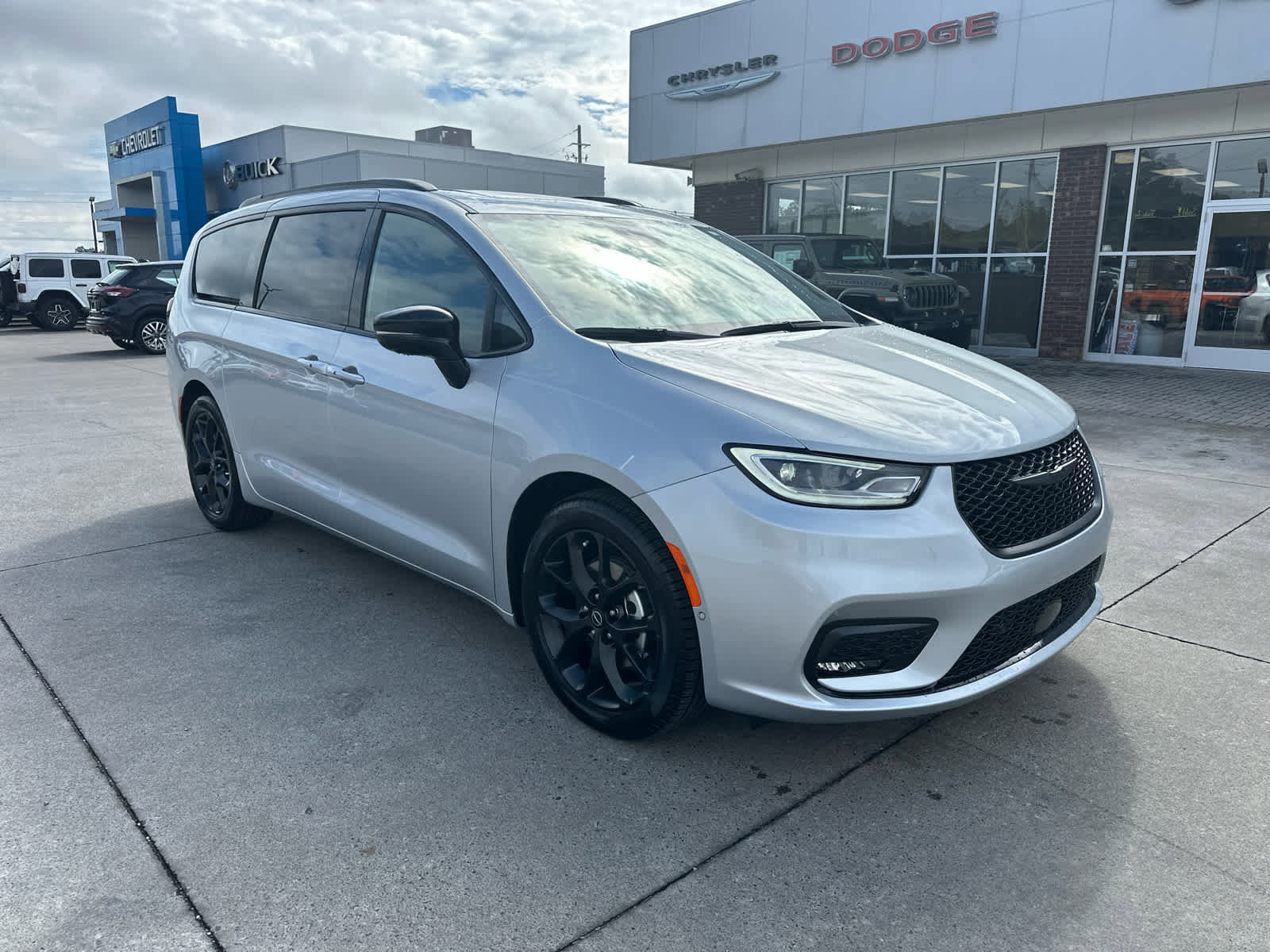 New 2026 Chrysler Pacifica Limited image 4