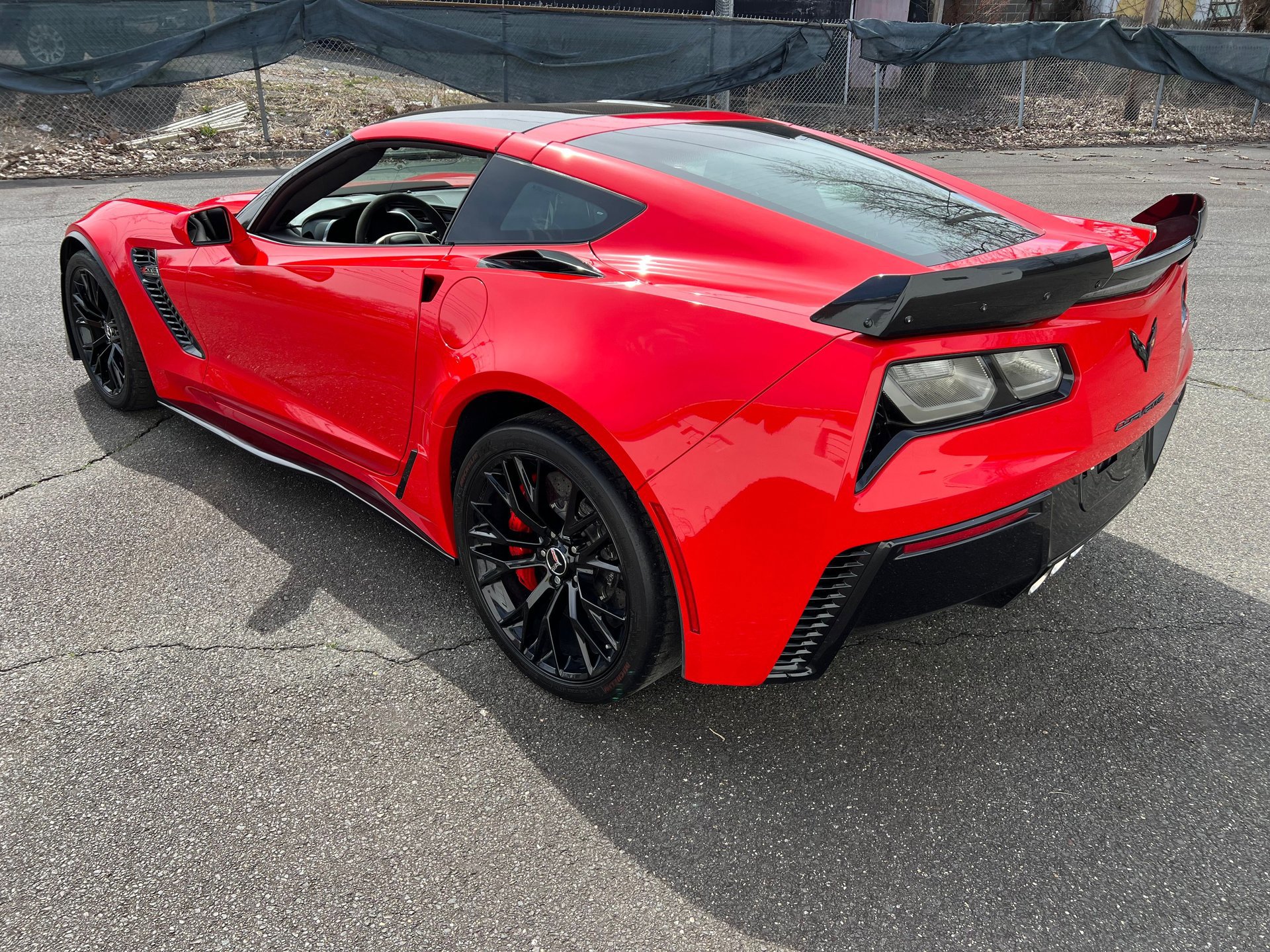 Used 2015 Chevrolet Corvette Z06 w/ 3LZ Preferred Equipment Group RWD image 15
