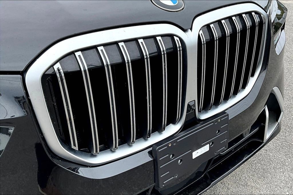 Used 2023 BMW X7 xDrive40i w/ Premium Package image 34