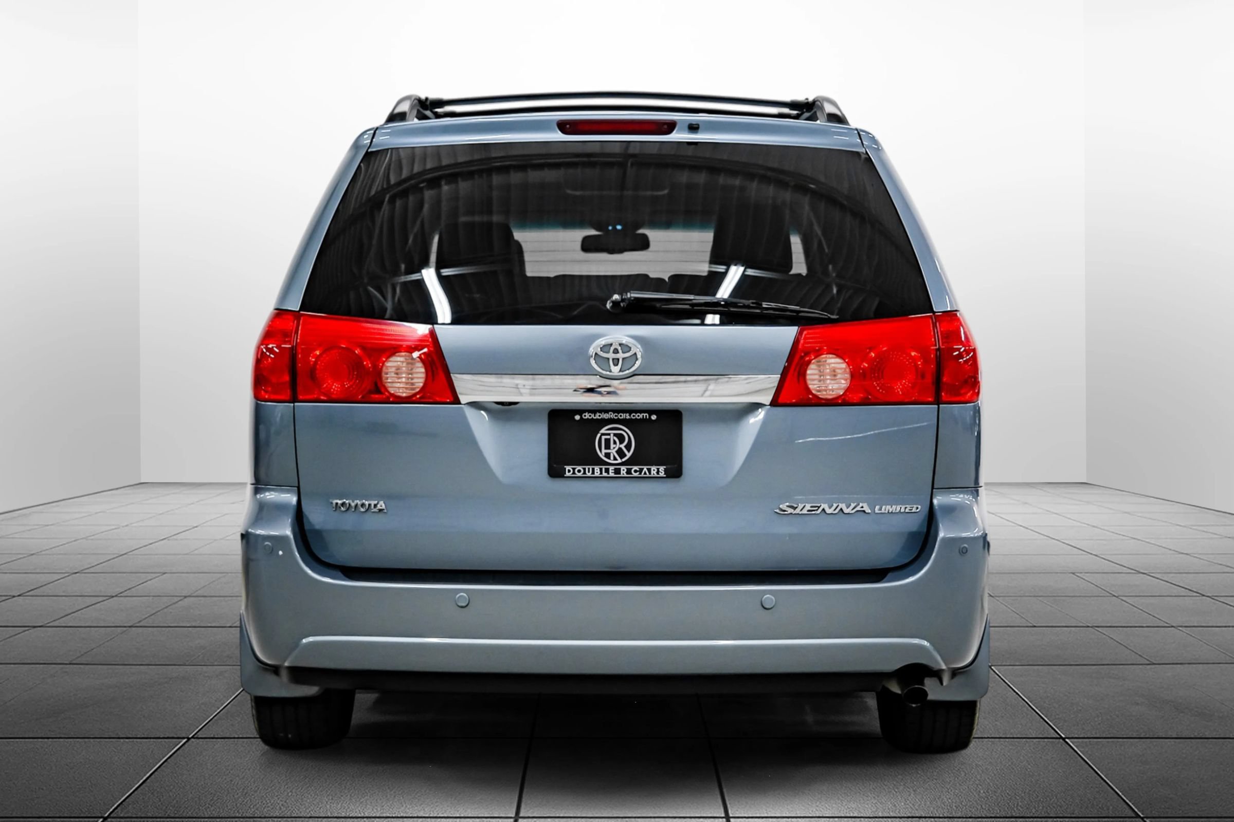 Used 2010 Toyota Sienna XLE Limited FWD image 10
