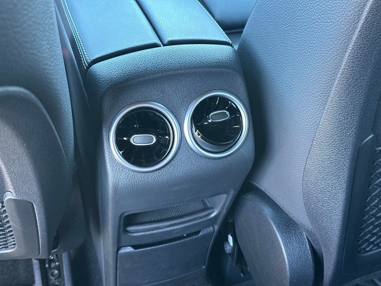 Certified 2025 Mercedes-Benz GLB 250 image 15