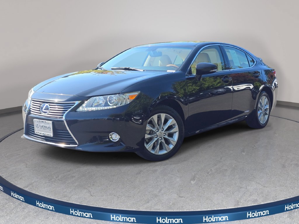 Used 2015 Lexus ES 300h w/ Navigation System Package