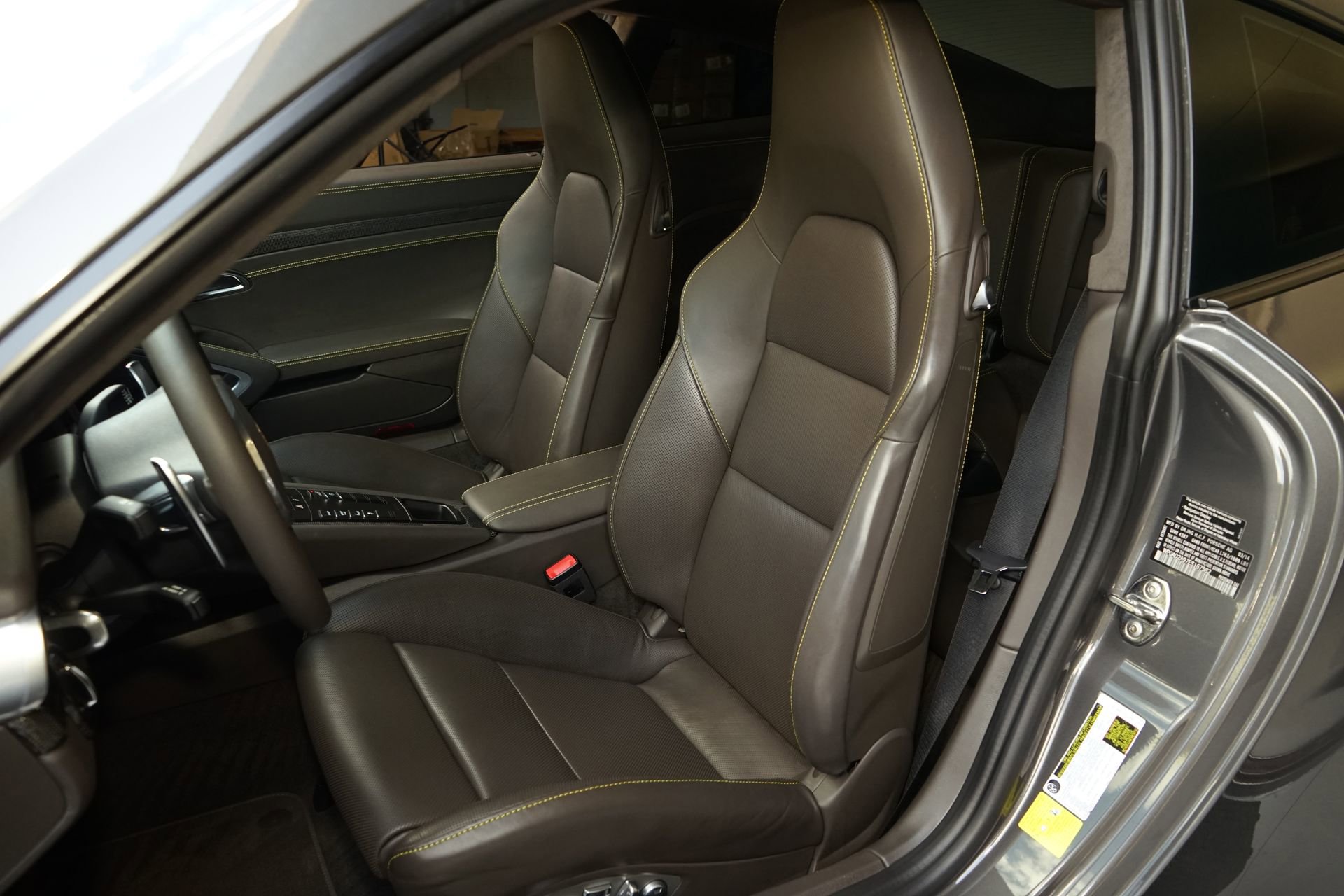 Used 2014 Porsche 911 Turbo S image 9