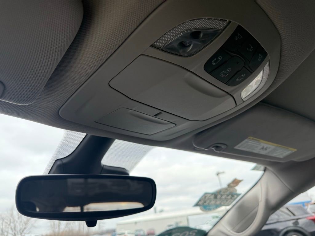 Used 2024 Chrysler Pacifica Touring-L image 27