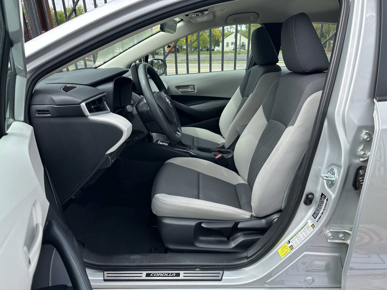 Used 2023 Toyota Corolla LE w/ Carpet Mat Package (TMS) FWD image 10