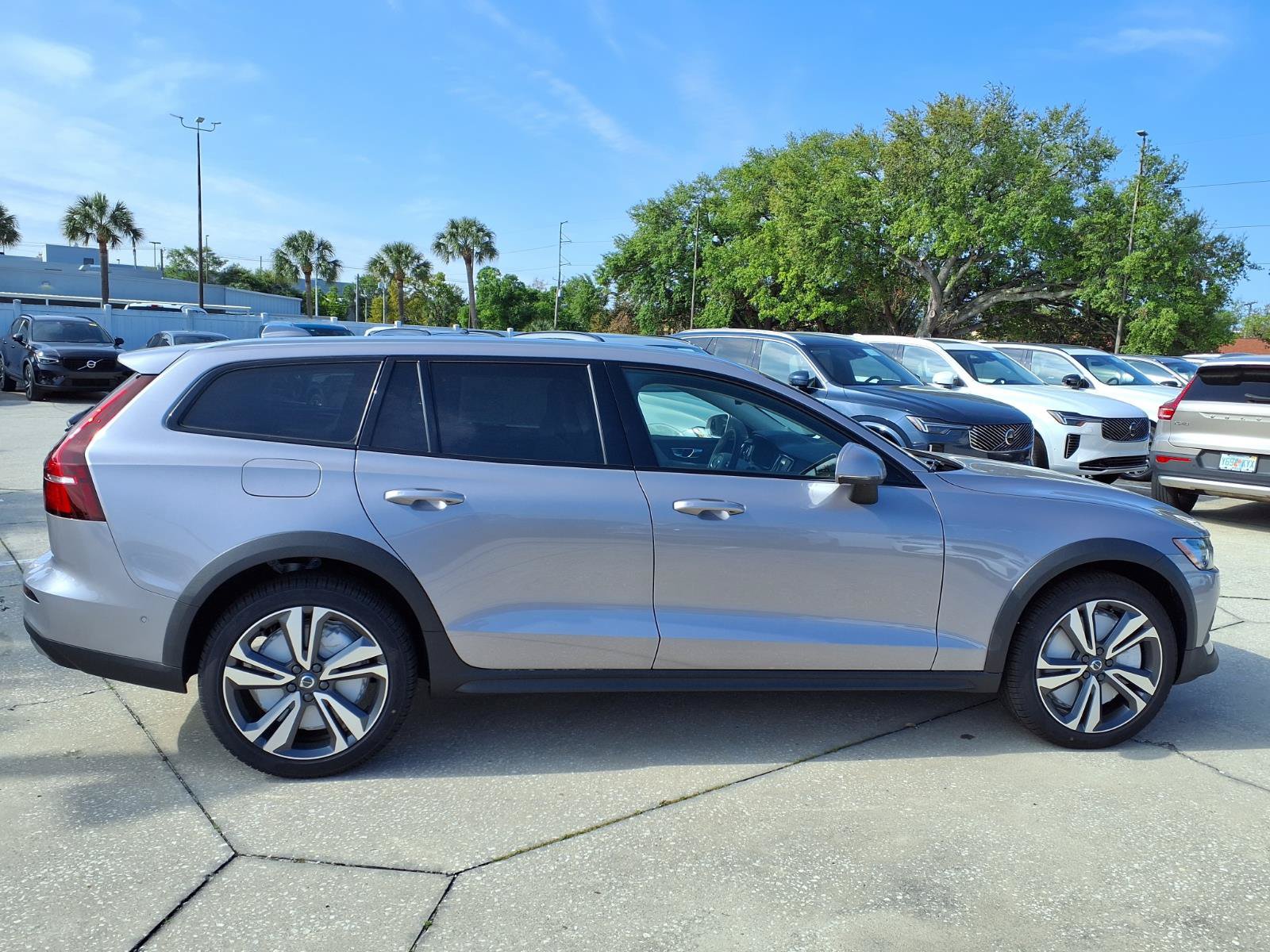New 2026 Volvo V60 B5 Cross Country Plus w/ Protection Package Premier AWD/4WD image 8