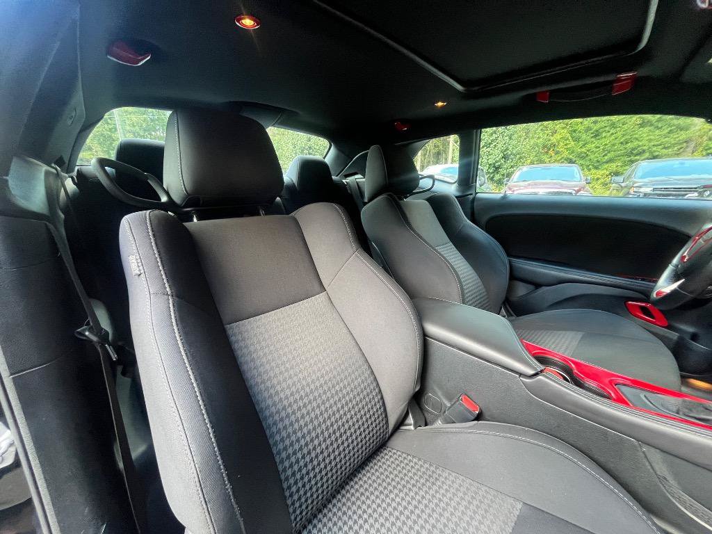 Used 2018 Dodge Challenger R/T RWD image 30