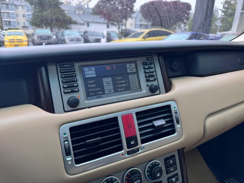 Used 2004 Land Rover Range Rover HSE image 20