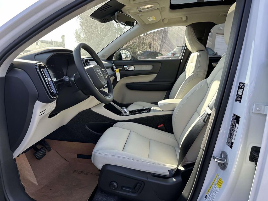 New 2026 Volvo XC40 B5 Ultra w/ Protection Package Premier image 15