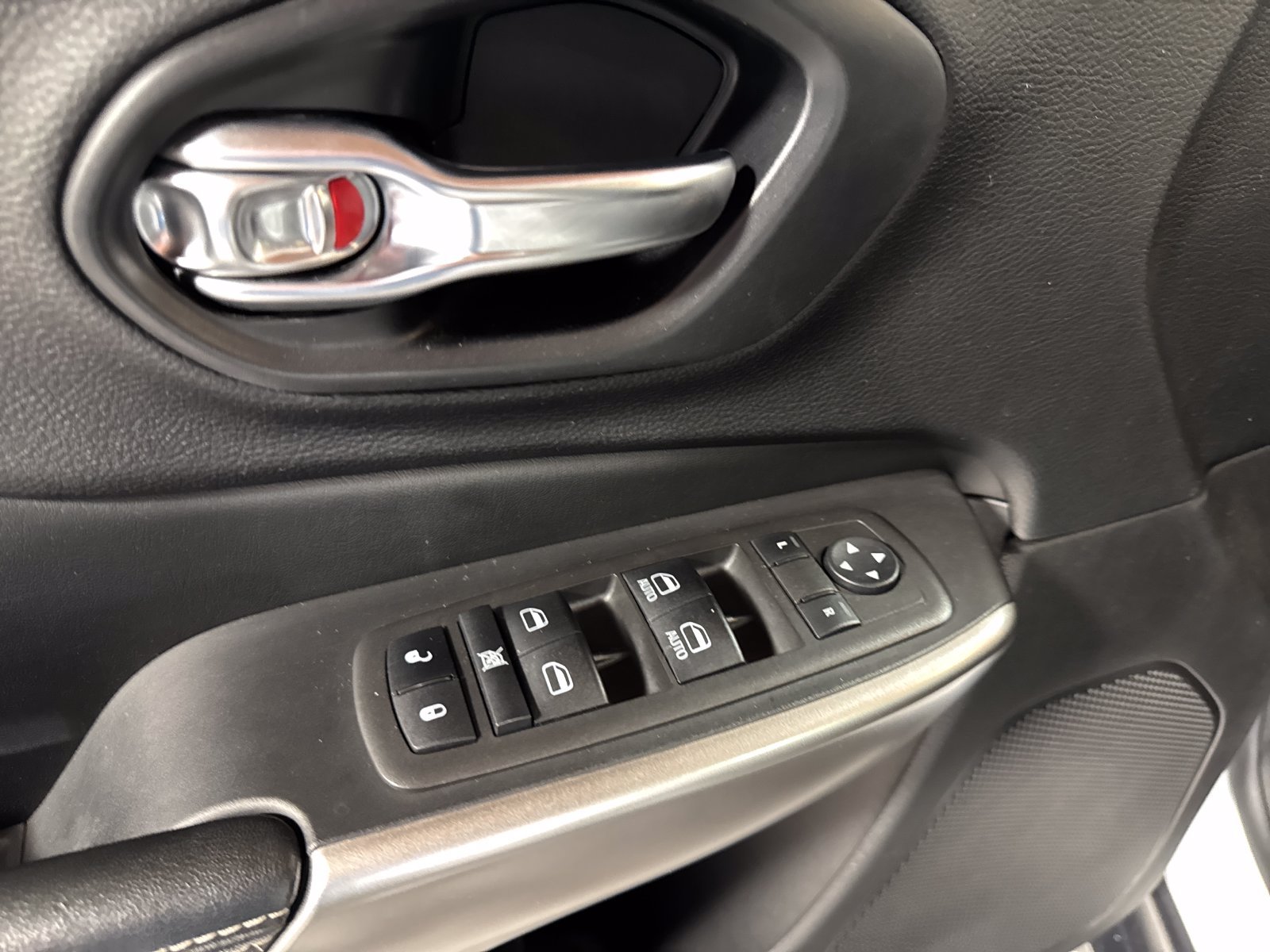 Used 2021 Jeep Cherokee Latitude Lux 80th Anniv w/ Quick Order Package 26U 80TH AWD/4WD image 12