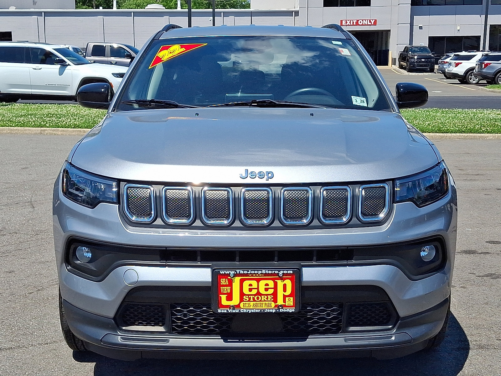 Used 2022 Jeep Compass Latitude w/ Convenience Group AWD/4WD image 2