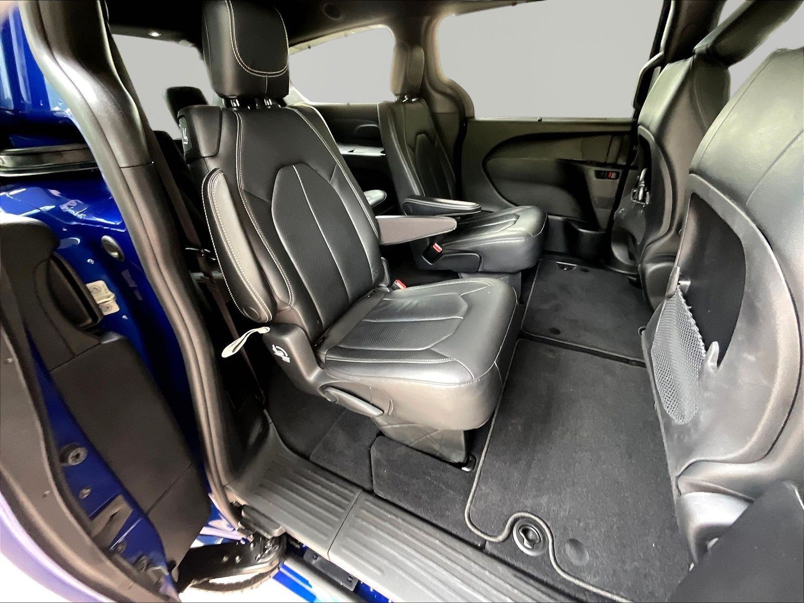 Used 2019 Chrysler Pacifica Touring-L w/ Advanced Safetytec Group FWD image 23
