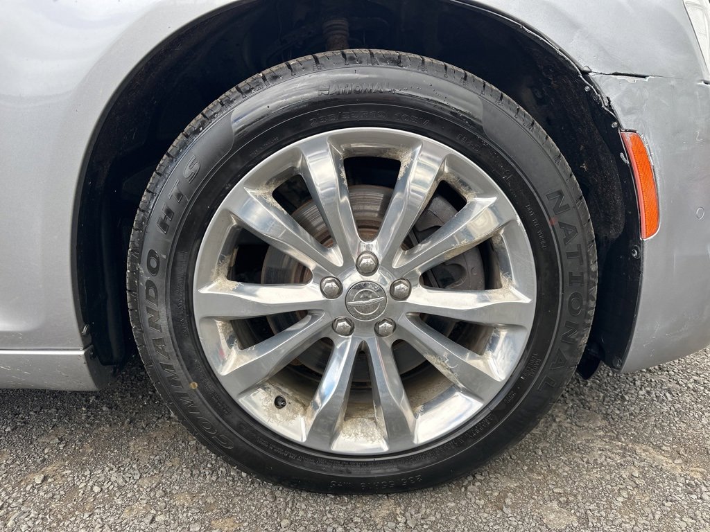Used 2018 Chrysler 300 Limited w/ Safetytec Plus Group image 8