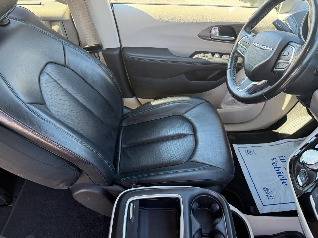 Used 2021 Chrysler Pacifica Touring-L image 14