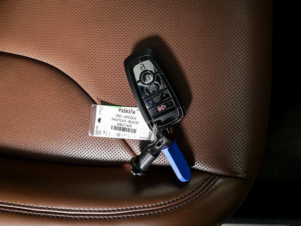 Used 2021 Lincoln Nautilus Reserve image 25