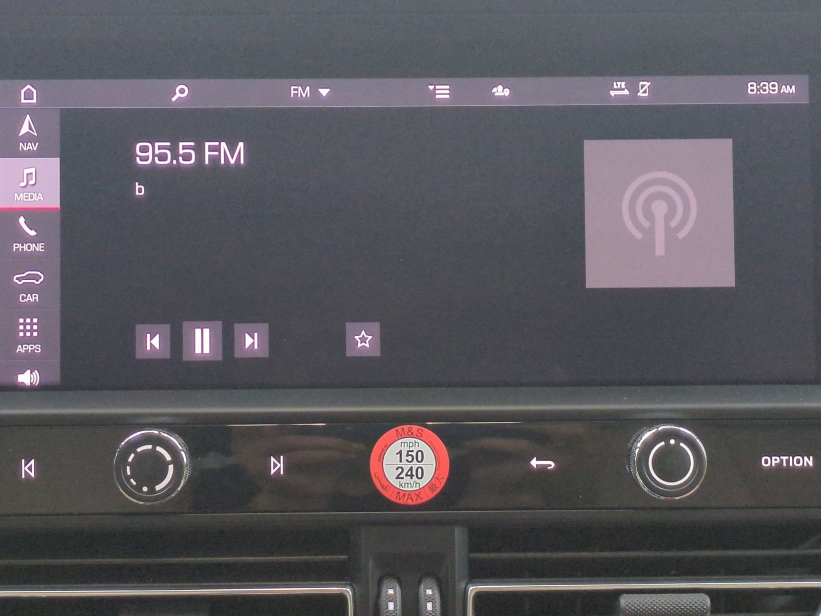 Certified 2023 Porsche Macan image 17