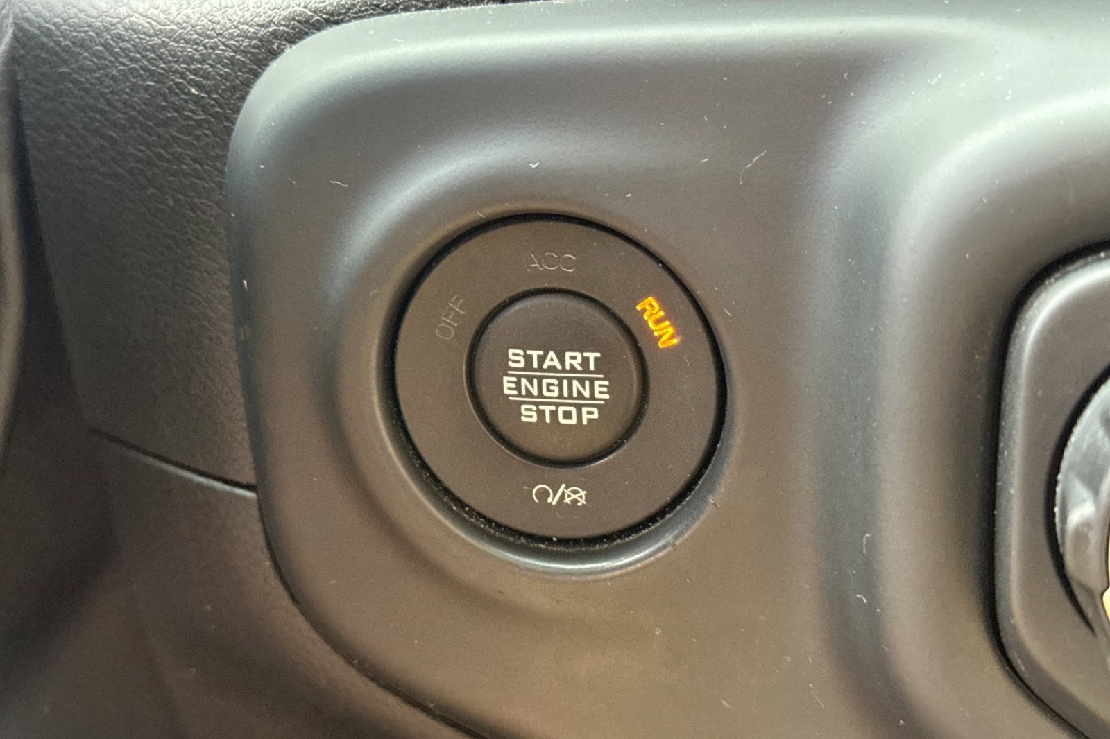 Used 2018 Jeep Wrangler Unlimited Sahara AWD/4WD image 17