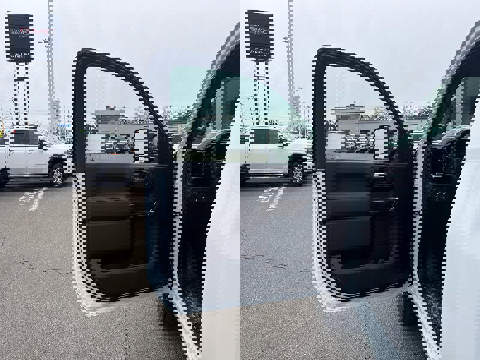 New 2026 GMC Sierra 3500 SLE w/ SLE Convenience Package image 13