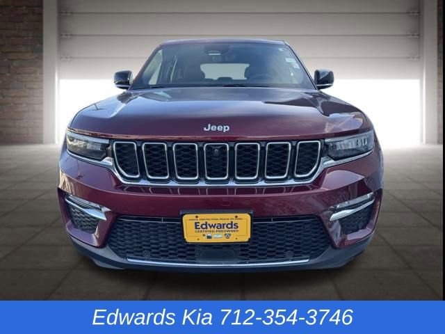 Used 2024 Jeep Grand Cherokee Limited w/ Luxury Tech Group II image 3