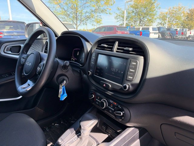 Certified 2025 Kia Soul LX w/ LX Technology Package FWD image 30