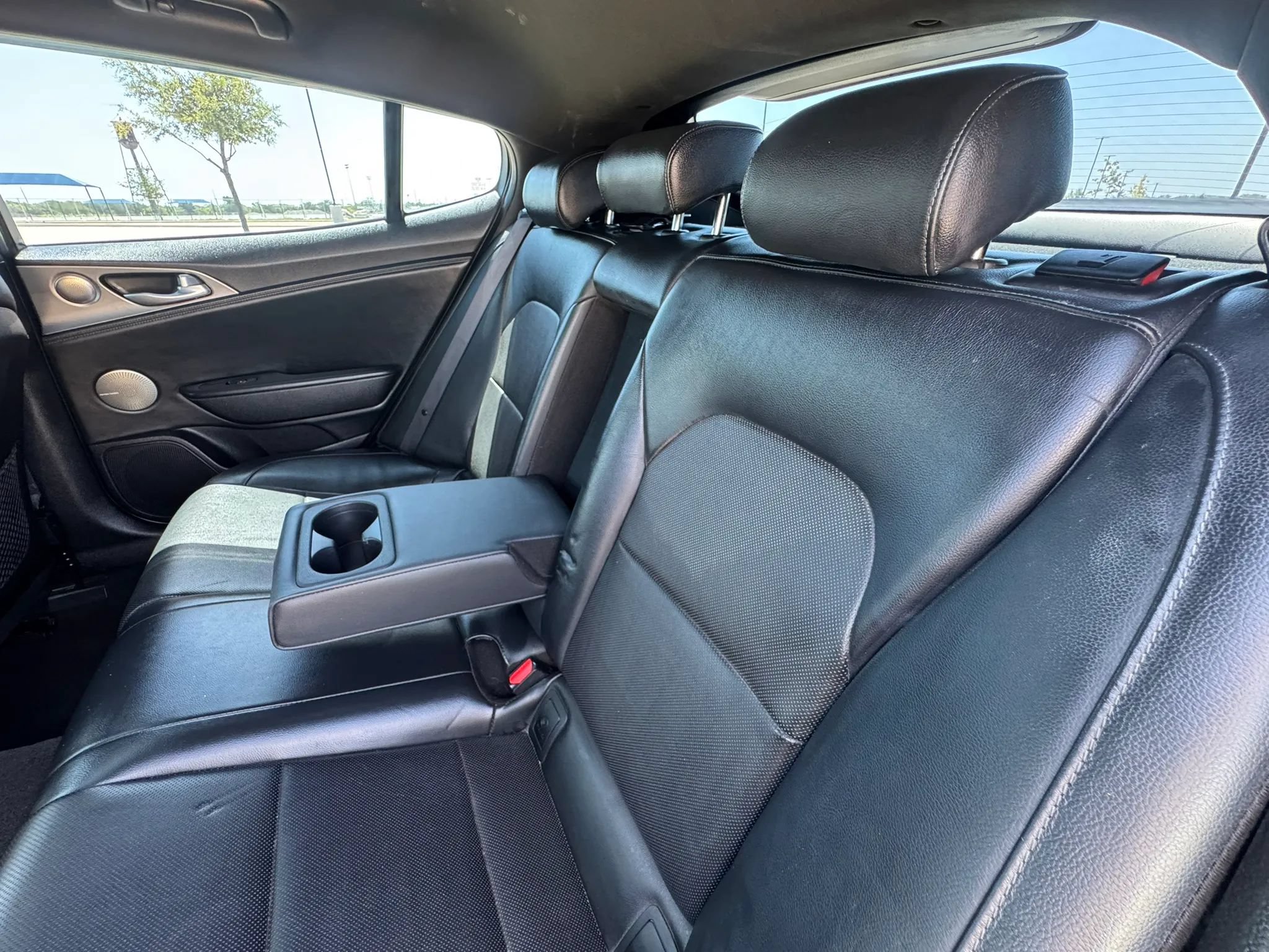 Used 2018 Kia Stinger GT1 AWD/4WD image 30