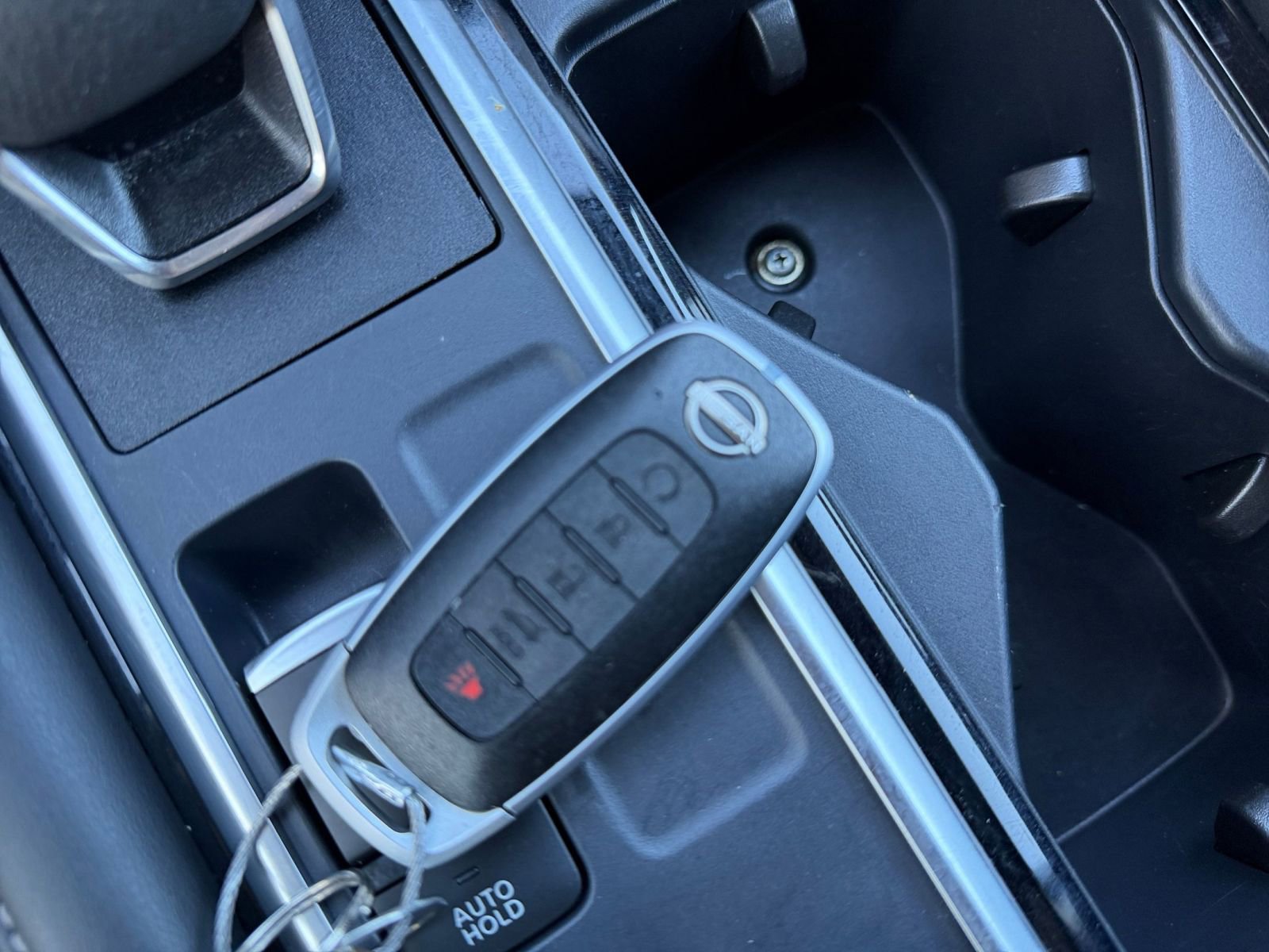 Used 2025 Nissan Pathfinder SV image 21
