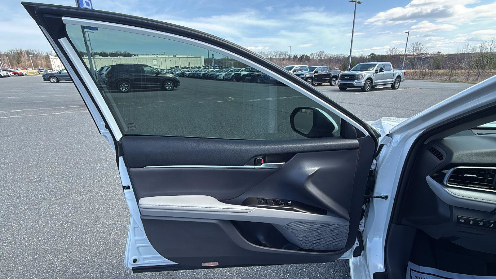 Used 2023 Toyota Camry XSE w/ Navigation Package FWD image 22