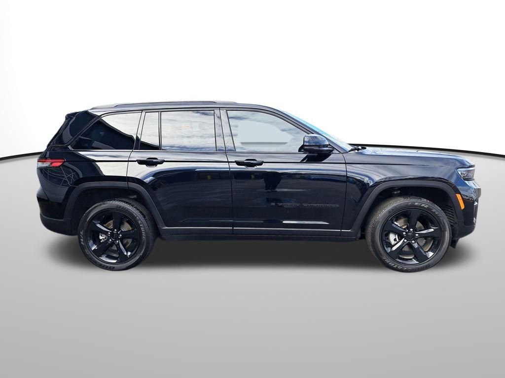 Used 2023 Jeep Grand Cherokee Altitude image 7
