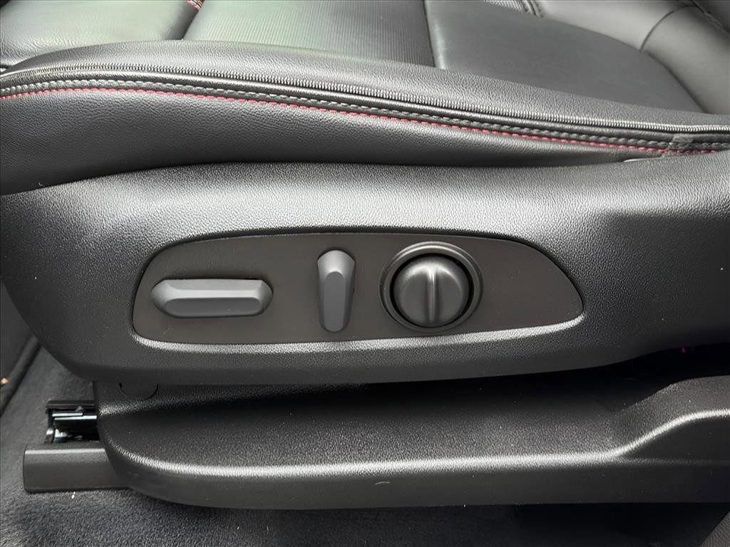 Certified 2023 Chevrolet Traverse RS image 23