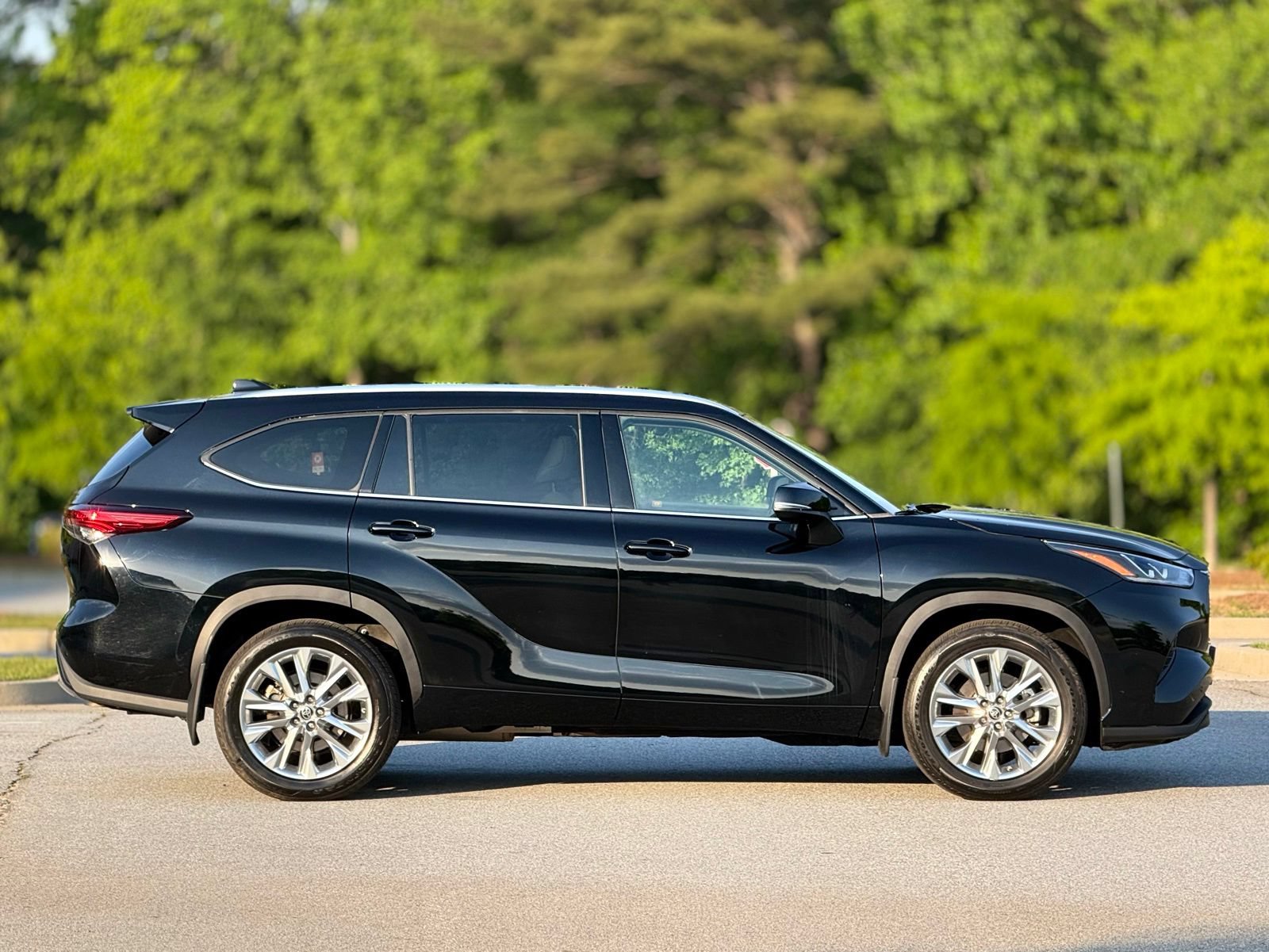 Used 2020 Toyota Highlander Limited AWD/4WD image 12