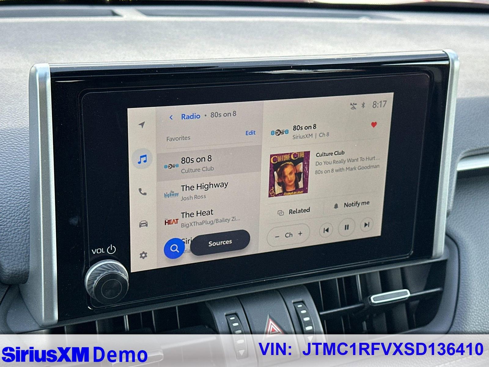 Used 2025 Toyota RAV4 XLE Premium FWD image 33