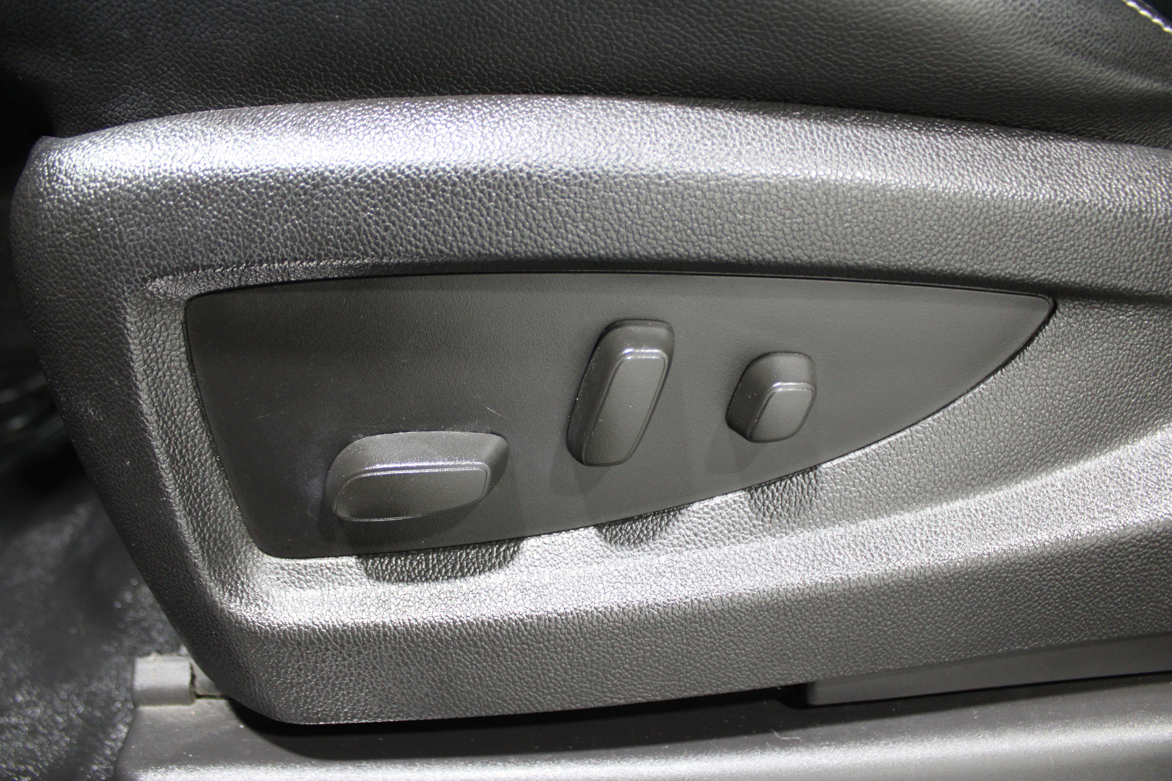 Used 2016 Chevrolet Suburban LTZ image 4