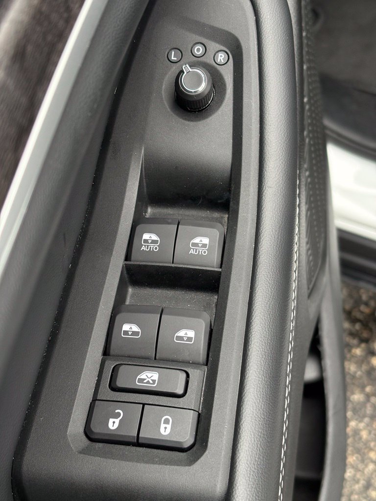 Used 2025 Jeep Grand Cherokee Limited AWD/4WD image 10