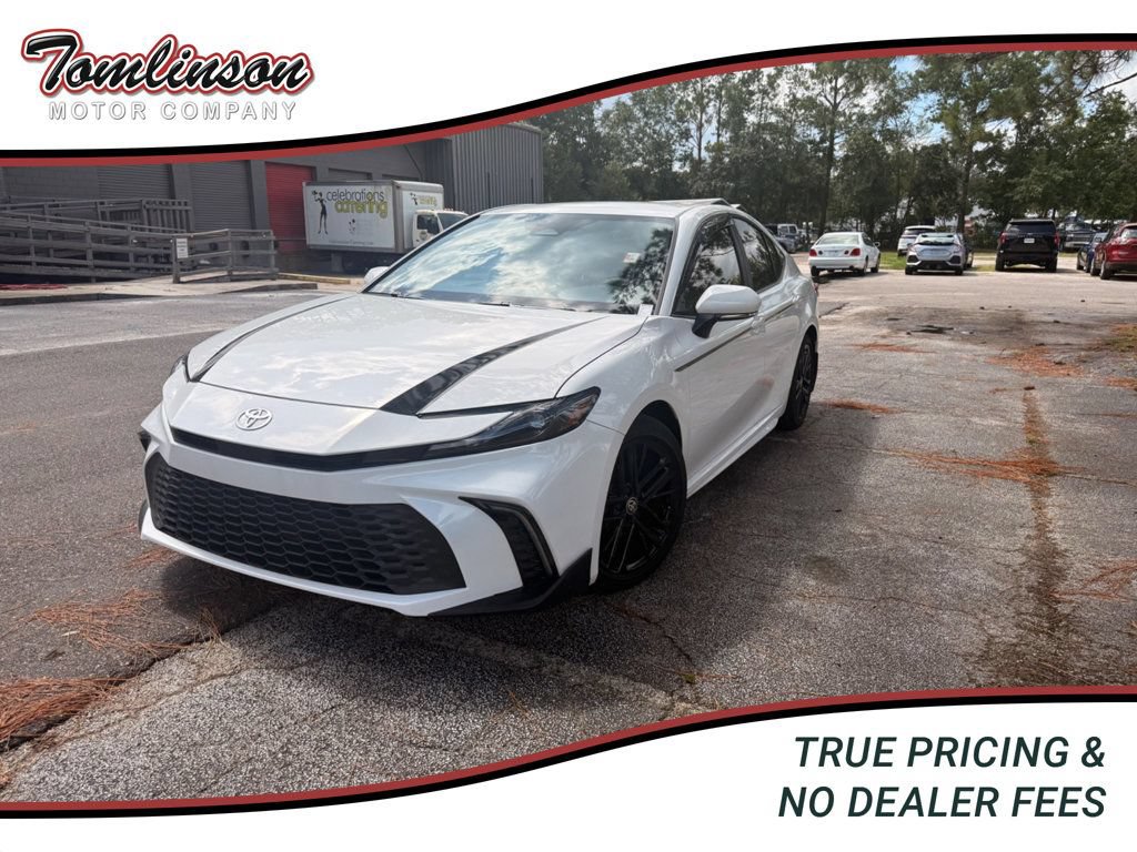 Used 2025 Toyota Camry SE FWD image 1