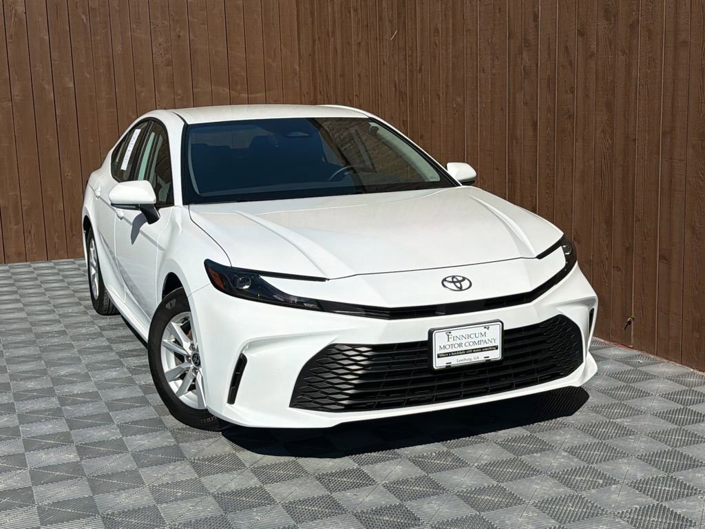 Used 2025 Toyota Camry LE w/ Convenience Package image 10