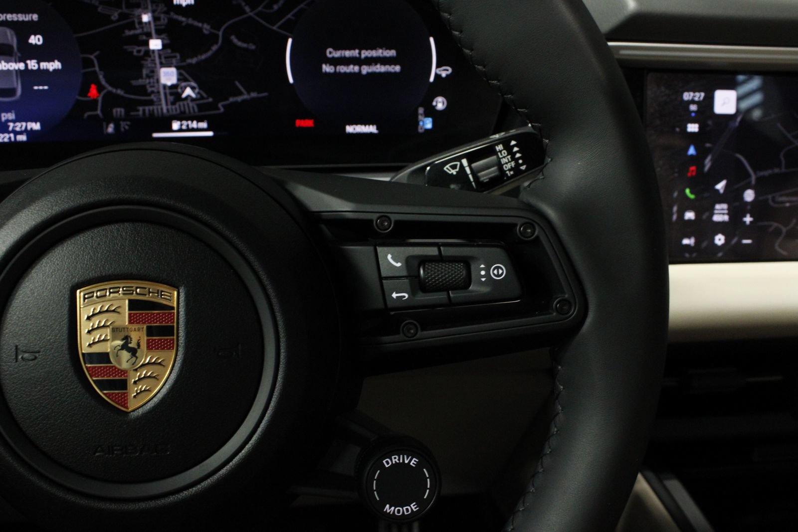 Certified 2025 Porsche Macan Electric RWD image 33
