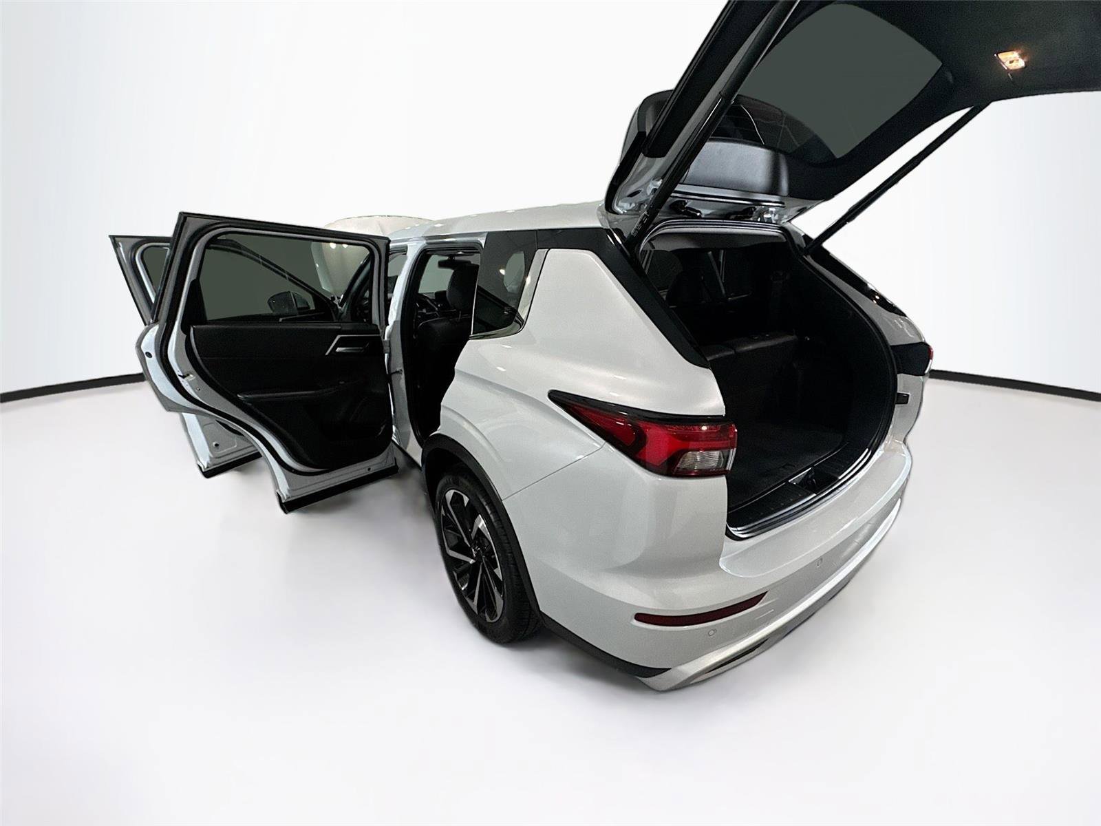 Used 2024 Mitsubishi Outlander SE FWD image 40