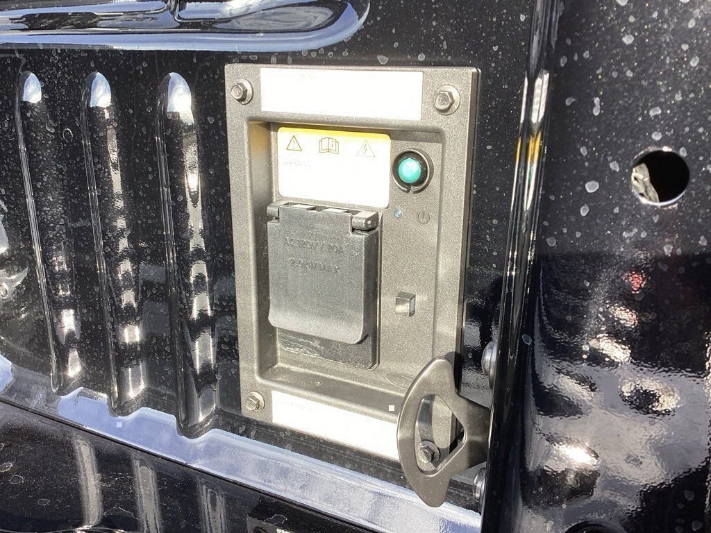 New 2026 Ford F250 Platinum w/ FX4 Off-Road Package image 13