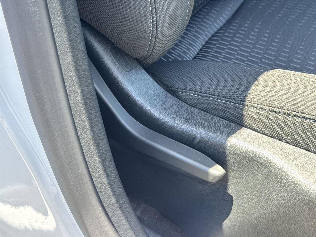 New 2027 Chevrolet Equinox LT w/ LPO, Floor Liner Package FWD image 33
