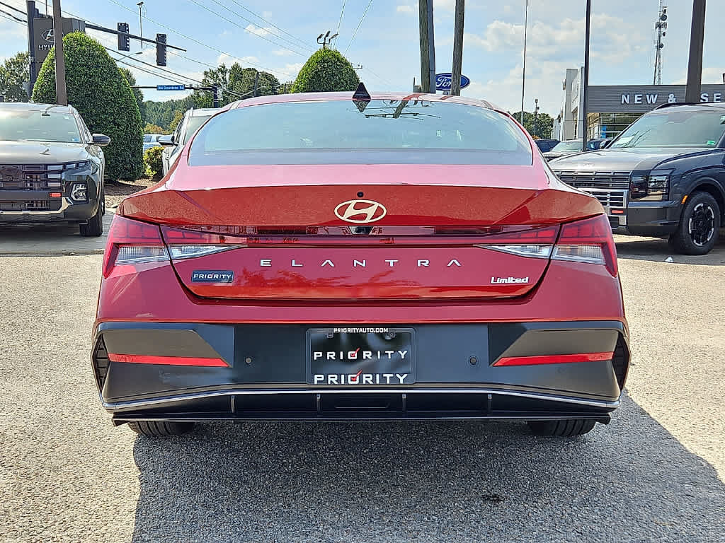 Used 2024 Hyundai Elantra Limited FWD image 5