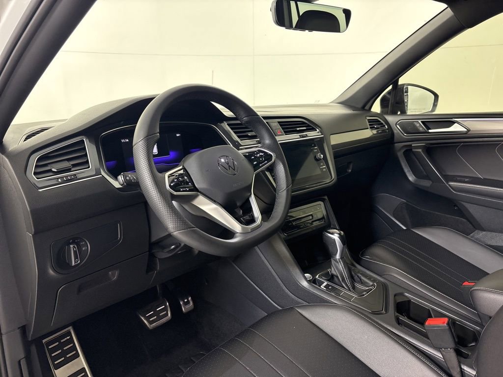 Used 2022 Volkswagen Tiguan SE R-Line image 15