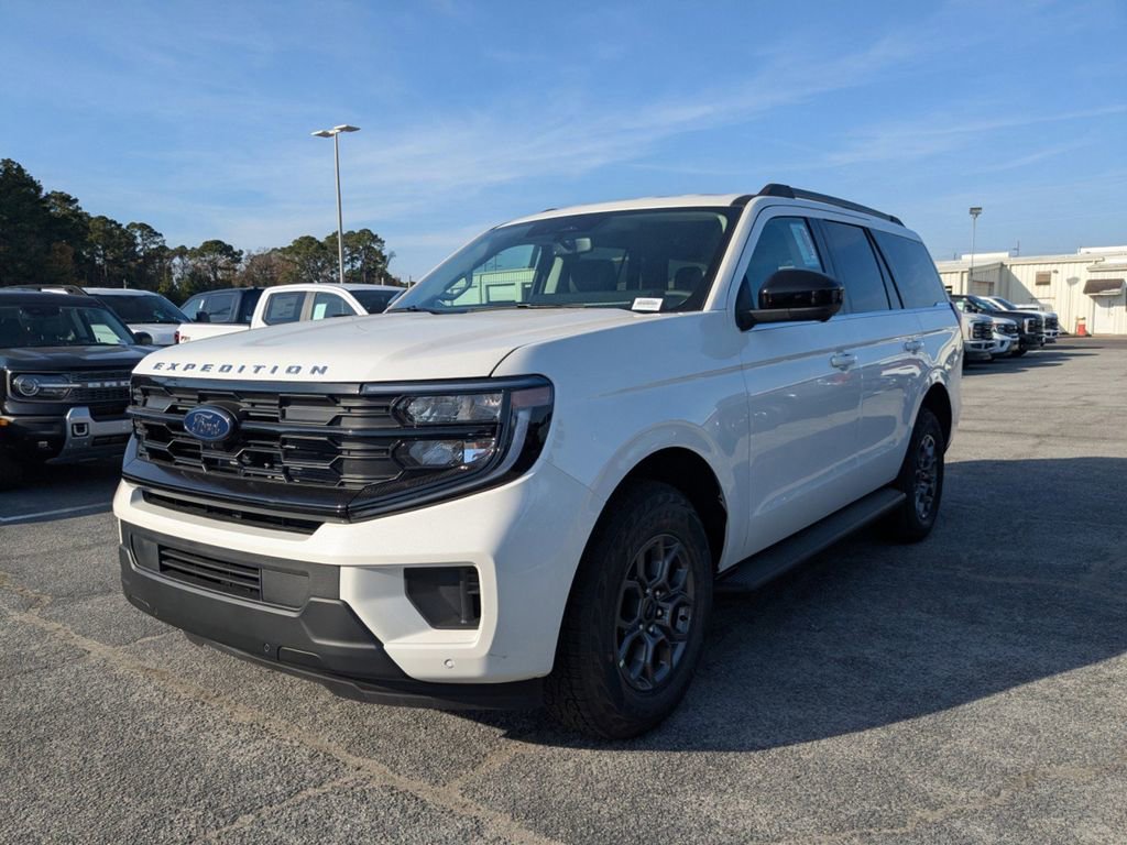 New 2025 Ford Expedition Active image 8