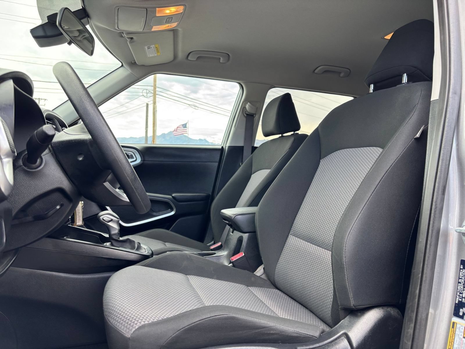 Used 2025 Kia Soul LX w/ LX Technology Package FWD image 24