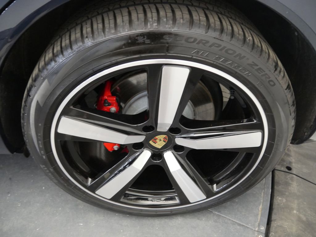 Certified 2024 Porsche Cayenne Turbo image 13