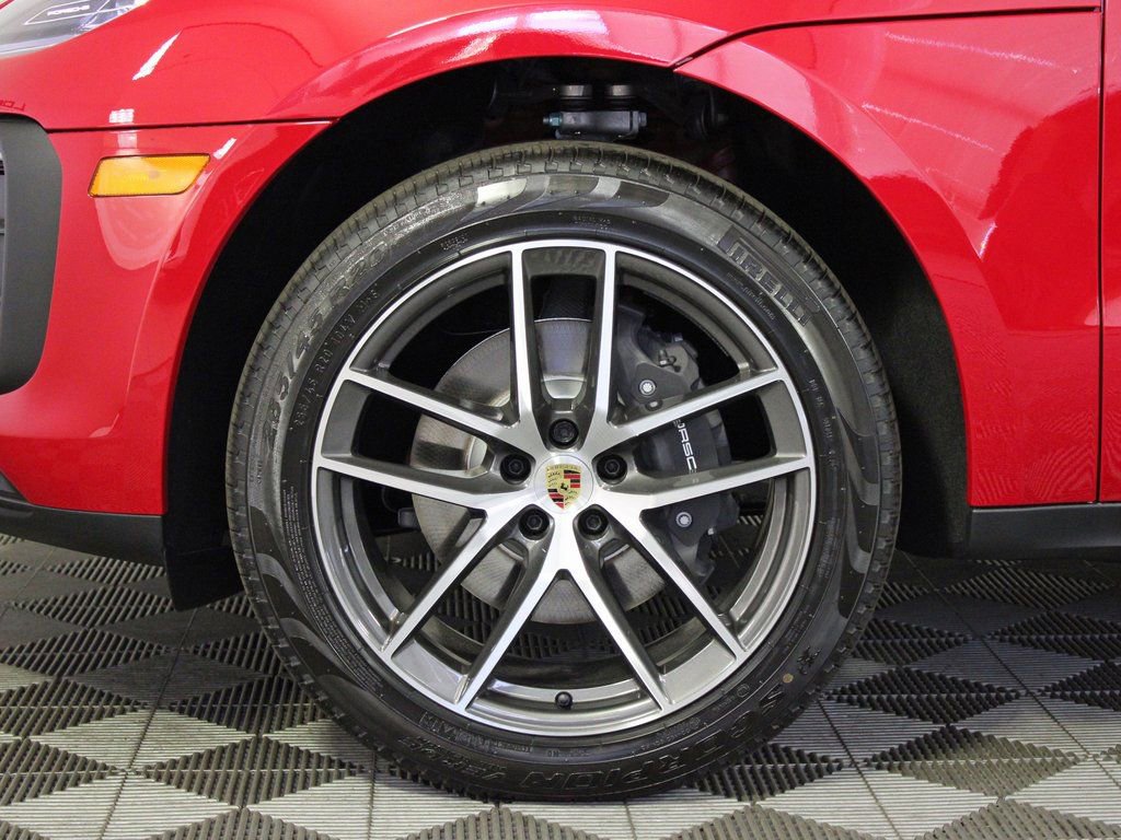 Certified 2025 Porsche Macan image 39