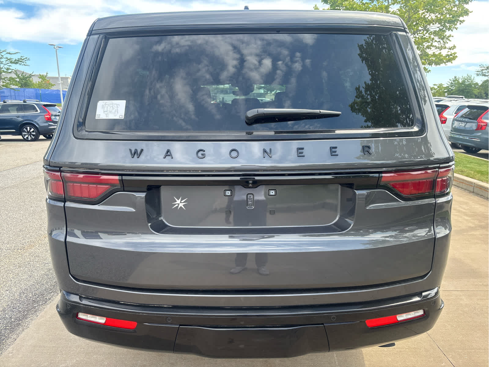 Used 2025 Jeep Wagoneer L Series II w/ Premium Group I AWD/4WD image 11