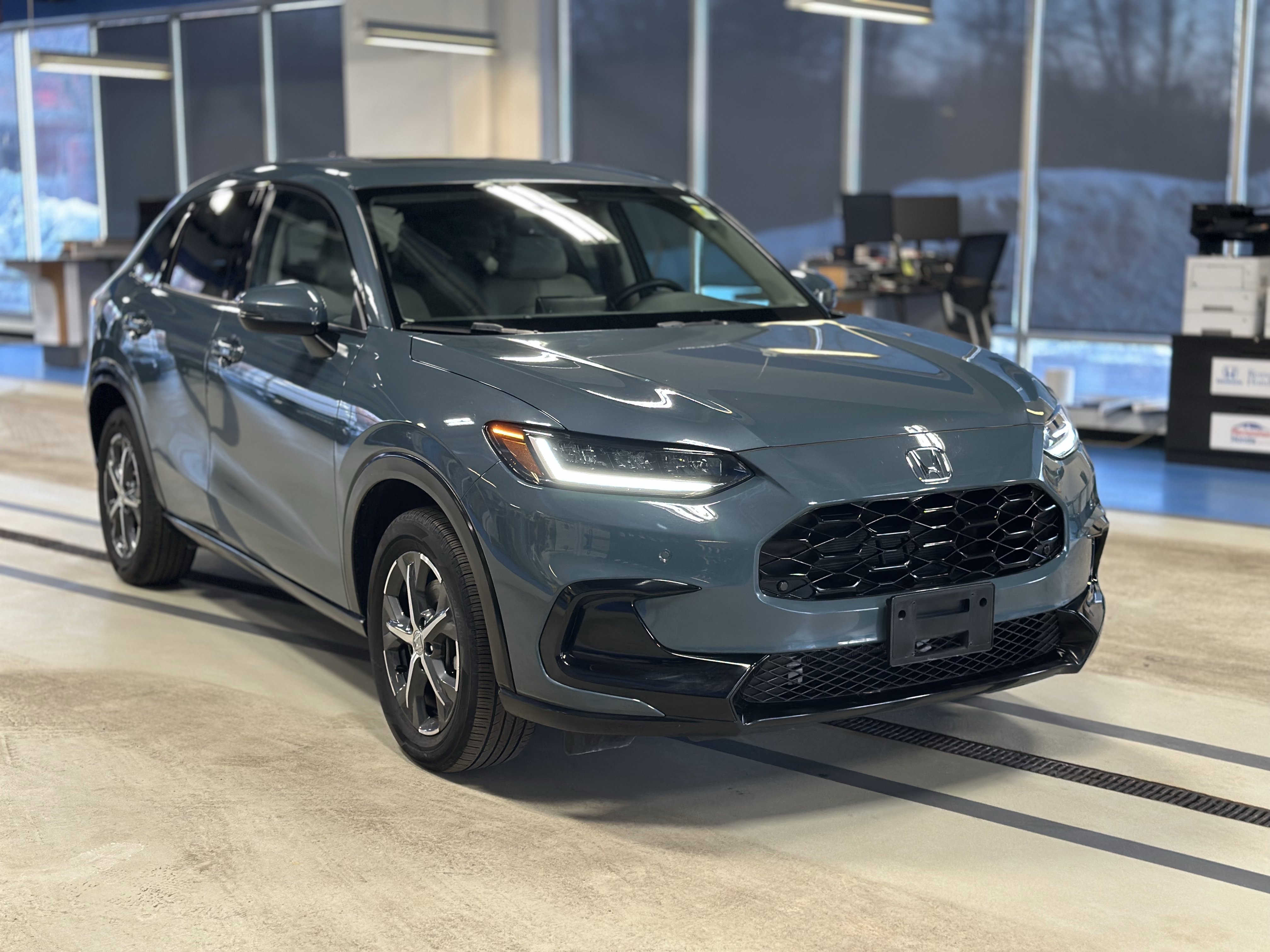 Used 2023 Honda HR-V EX-L image 3