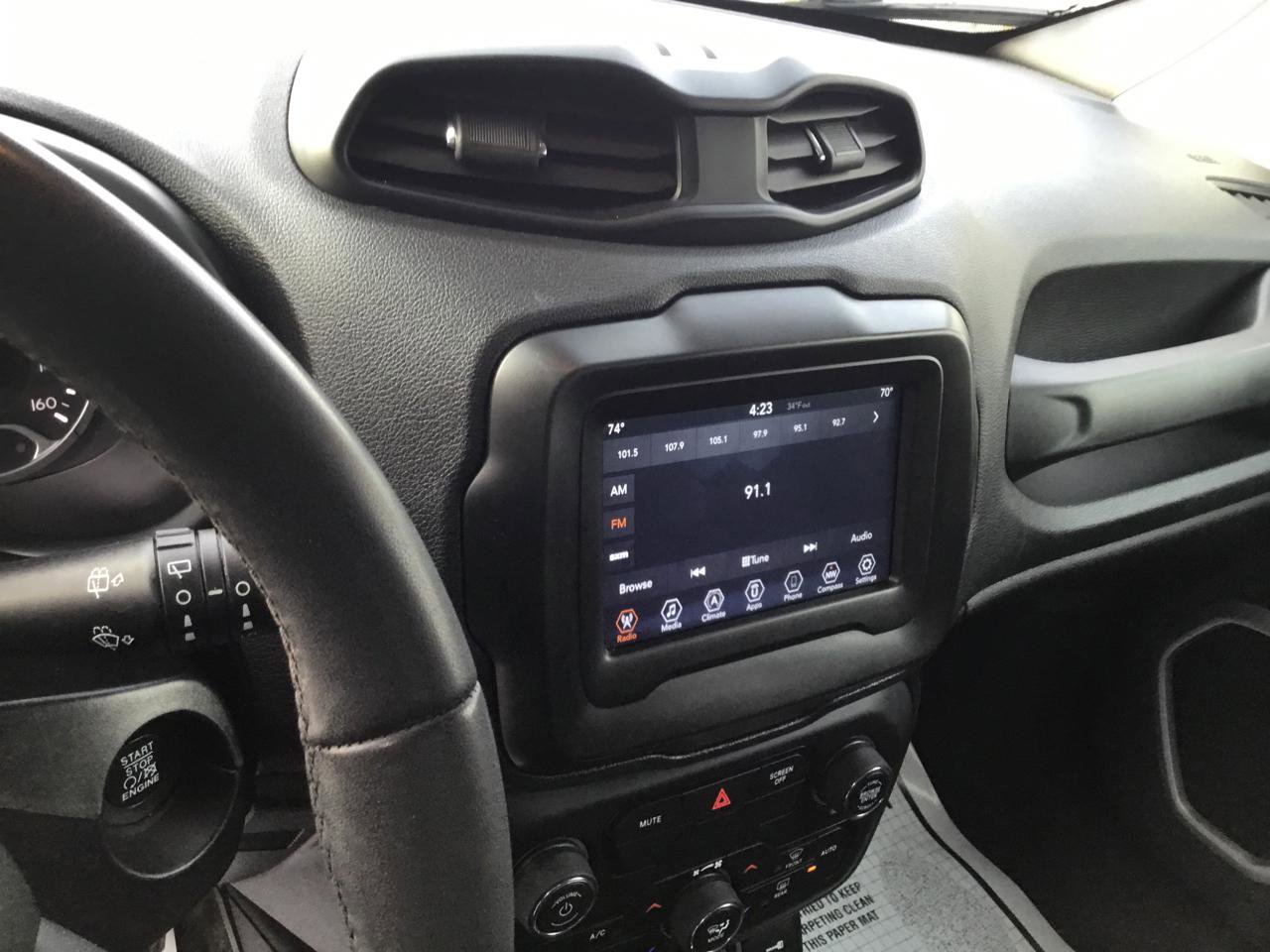 Used 2018 Jeep Renegade Latitude image 18