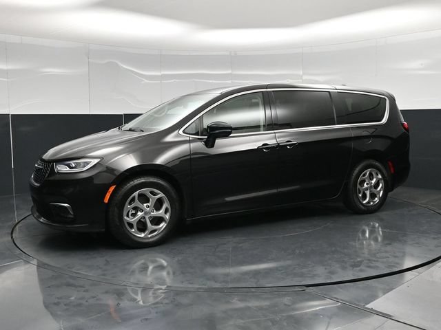 Certified 2024 Chrysler Pacifica Limited FWD image 9