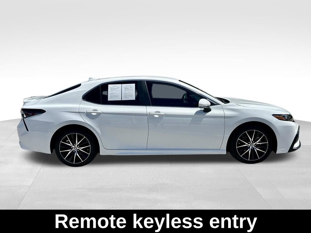 Used 2023 Toyota Camry SE FWD image 4